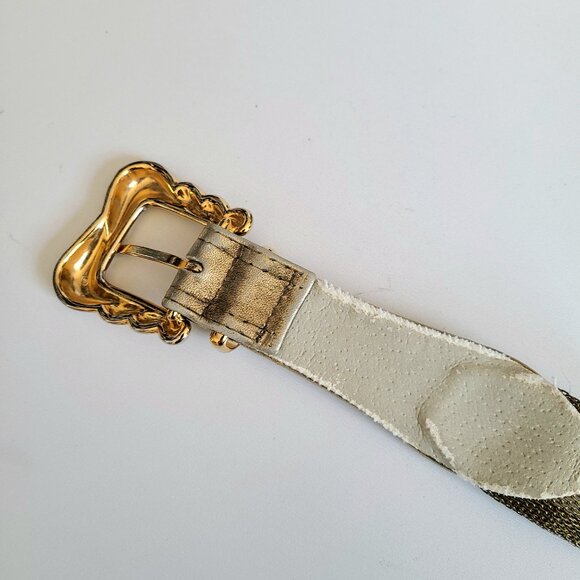 Susi Roher belt with gold metal mesh and hearts design. - Picture 7 of 9